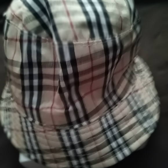 BURBERRY STYLE BUCKET HAT 🪣 - Picture 14 of 16